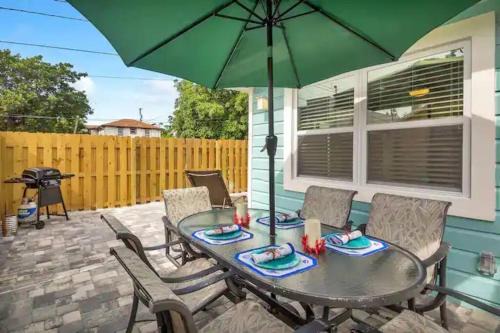Lake Worth House | Coastal Cottage - Just 7 Minutes to the Beach and Downtown!