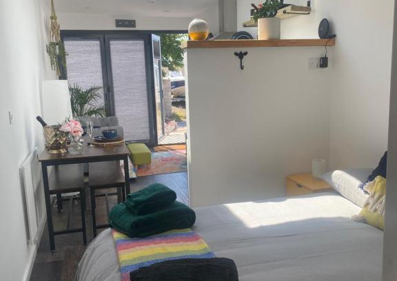 Ogmore-by-Sea Apartment | Coastal cwtch