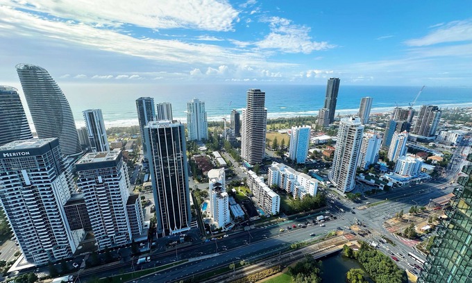 Broadbeach Apartment | Coastal Elegance 2B2B Retreat