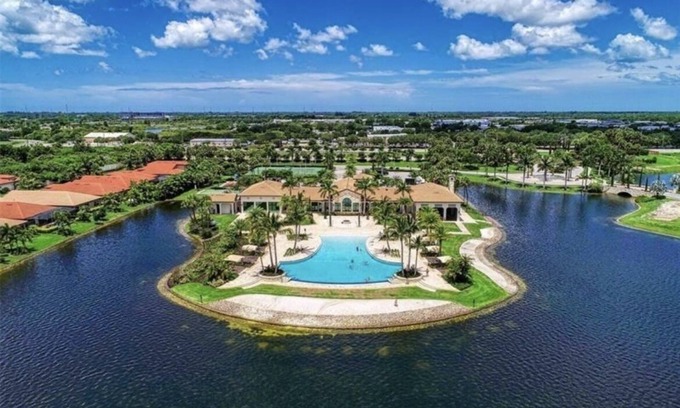 Nokomis House | Coastal escape ~13 min to Nokomis beach!