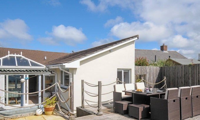 Saint Gennys Cottage | COASTAL HAVEN, pet friendly, with a garden in Crackington Haven
