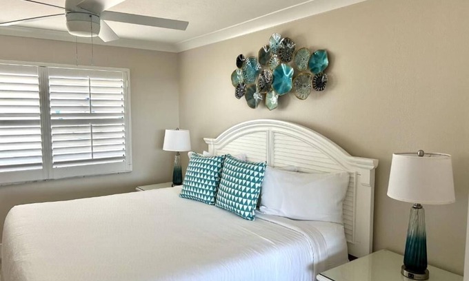 Sanibel Hotel | Coastal Hideaway with Garden Views, Kayaking, Biking | 4 Charming Units