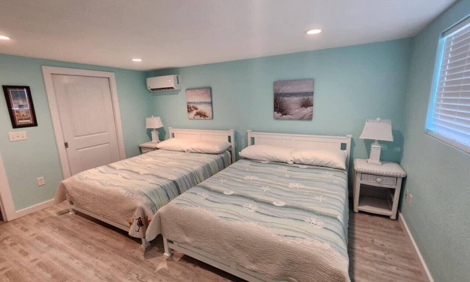 Palacios Apartment | Coastal Luxury Bay View House 1 Bedroom and Steam shower