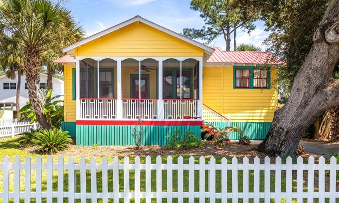 Savannah Beach House | Coastal Soul Cottage | Pet Friendly, Fenced Yard