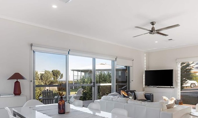 Middleton House | Coastal Style Pavilion House, Sea Views, Big Decks 1 street from Beach -Duneyn