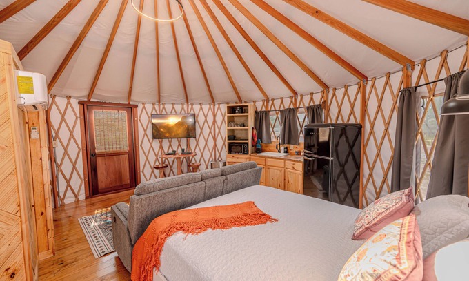 Bandera Cabin | Cockatoo Yurt/Cold A/C! Hot Tub/Grill/Close to Town/River Yurt Village