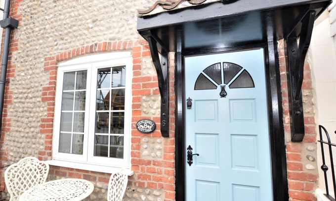 Sheringham Cottage | Cockleshell Cottage - superb, traditional flint cottage in an enviable position yards from the sea.