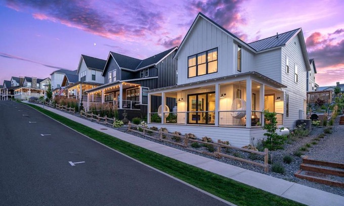 Chelan House | Coco Chelan #137