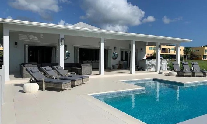 Jolly Harbour Villa | Coco Palms Idyllic 4 Bedroom Villa with Pool & Dock