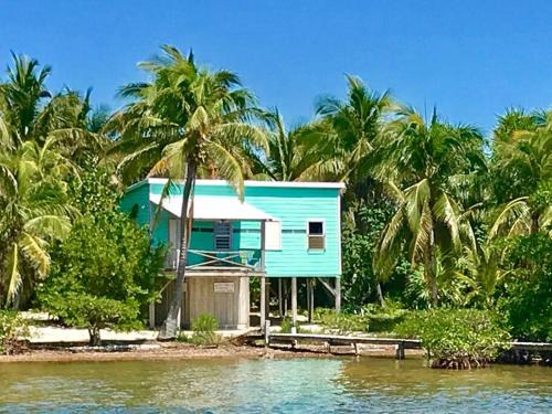 Caye Caulker House | Coconut Grove oceanfront cabin