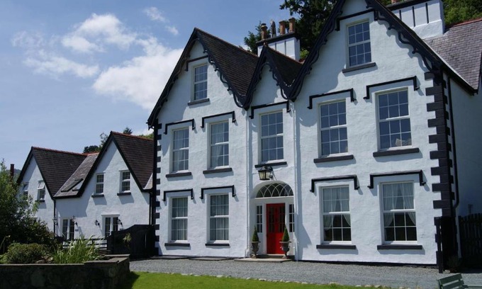 Rowen Bed & Breakfast | Coed Mawr Hall Bed & Breakfast