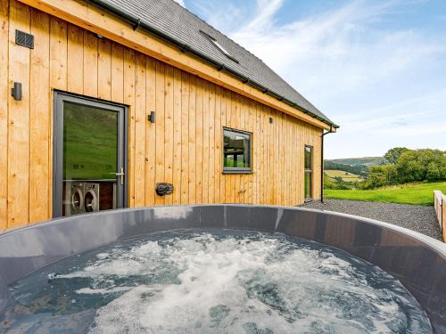 Carno House | Coed Y Pentre