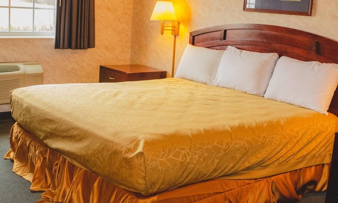Colfax Hotel | Colfax inn by Marifah