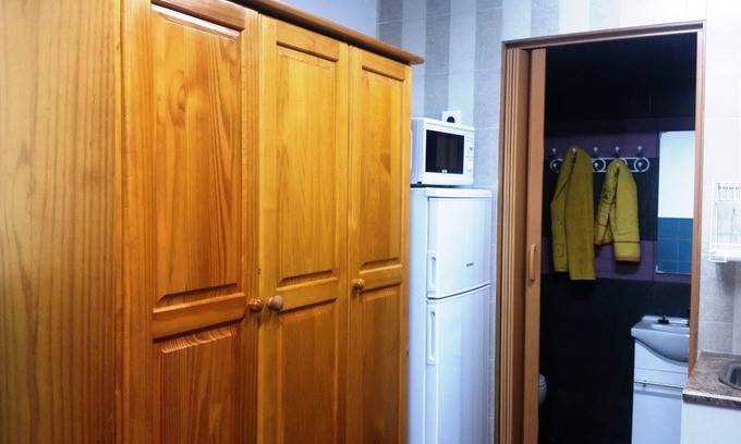 Collblanc y La Torrassa Apartment | COLIVING 87 STUDIO NUMBER 1