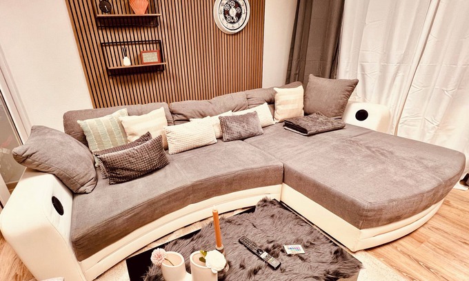 Lindenthal Apartment | Cologne LUXE Living: Cologne Sülz Perfect location - 4min. Bus & Train - University Hospital Cologne