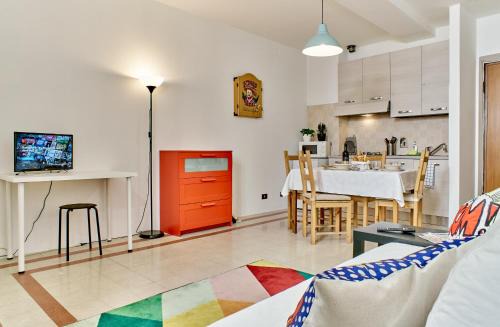 Lucca Historical Center Apartment | Colorato e vivace bilocale