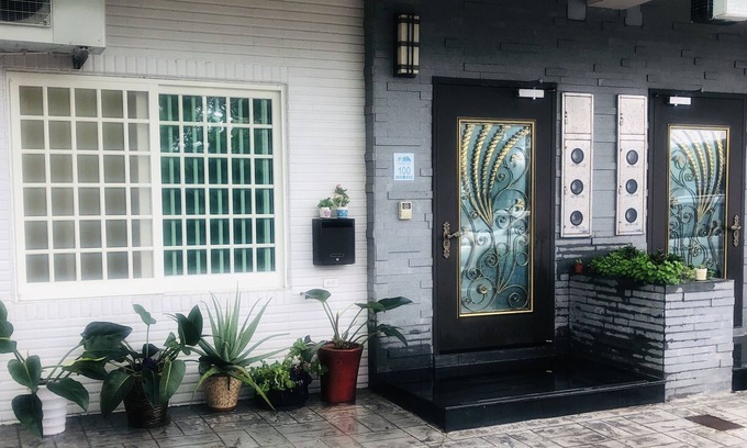 Zhuangwei House | Colors of the wild