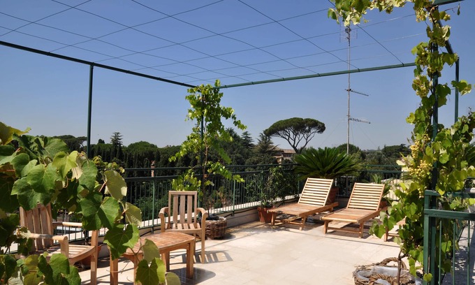 Celio Apartment | Colosseum Penthouse with Spectacular 360° View from the Rooftop Garden