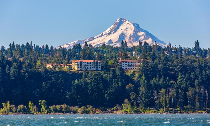 Hood River Hotel | Columbia Cliff Villas