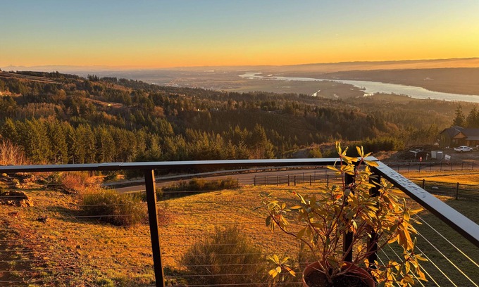 Kalama Apartment | Columbia River Valley Eagle's Nest Private Guest Apartment