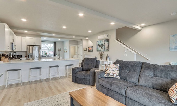 Hammond House | Columbia River Views: Spacious Hammond Getaway!
