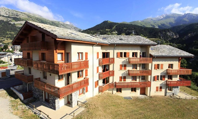 Aussois Apartment | COM407M :Ferienwohnung in ruhiger Lage in der Nähe von kostenlosen Shuttles und Schwimmbad