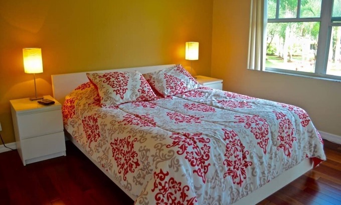 Mission Bay Apartment | Come cozy up in this West Boca Raton apartment overlooking the pool