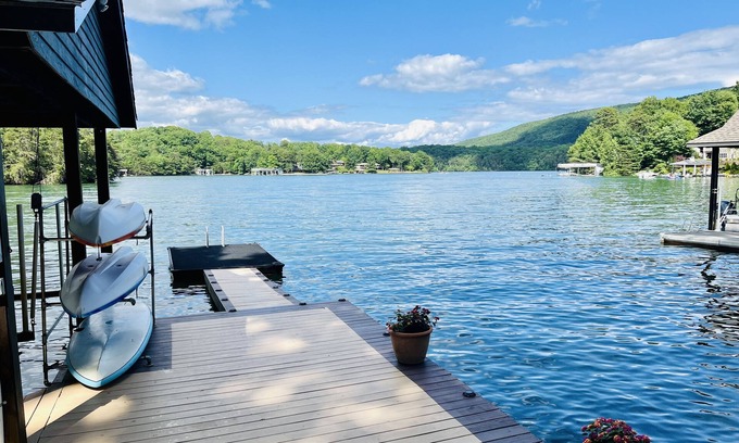 Smith Mountain Lake House | Come hideaway at the the Blue Heron Hideaway with beautiful wide lake views.