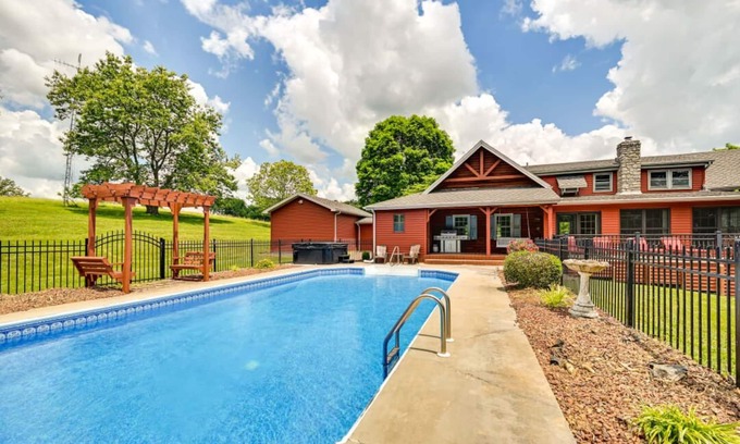 Campbellsville Cabin | Come relax in a family friendly cabin w/great amenities and a lake nearby!