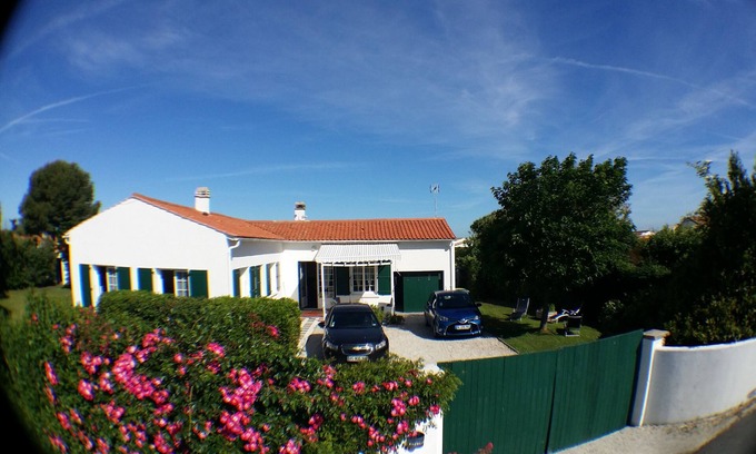 Saint-Clement-des-Baleines House | Comfortable villa, space, nature, enclosed garden, 100m beach and village