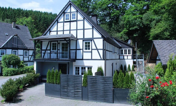 Eslohe House | Comfort in complete privacy 4 DZ 4 bathrooms, fireplace and sauna with outdoor area