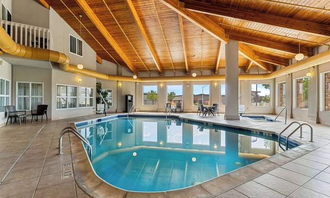 Laramie Hotel | Comfort Inn & Suites Near University of Wyoming
