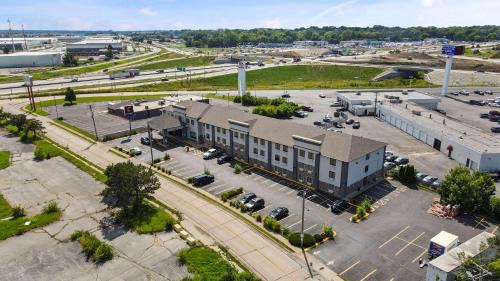 Hazelwood Hotel | Comfort Inn & Suites St Louis-Hazelwood