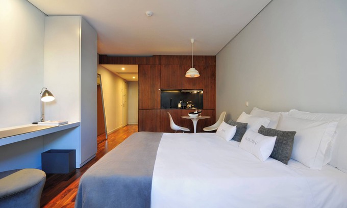 Santo Antonio Hotel | Comfort & Relaxation! Unit at Altis Prime w/Full Kitchen, Onsite Jacuzzi!