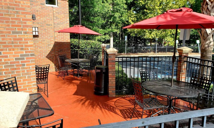 West Ashley Hotel | Comfort Suites Charleston West Ashley