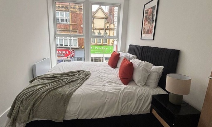 Northampton Apartment | Comfortable 1-Bed Apartment | Wi-Fi