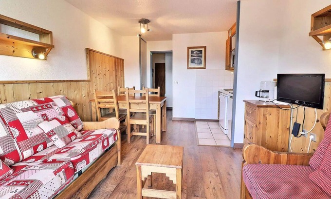 La Perriere Apartment | COMFORTABLE 2-ROOM APARTMENT, SKI-IN/SKI-OUT, CLOSE TO SHOPS