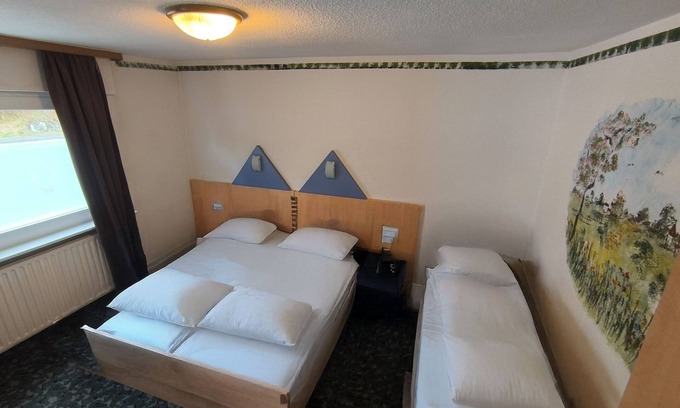 Zueschen Apartment | Comfortable and versatile room-perfect for relaxation, work and exchange