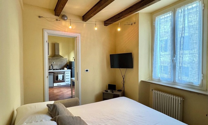 Livorno Apartment | Comfortable apartment near train station, ship boarding, central market.