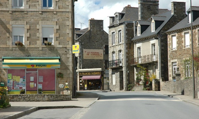 Corseul House | Comfortable Character Gite /Chambre d'hôte, only 7 kms from Dinan