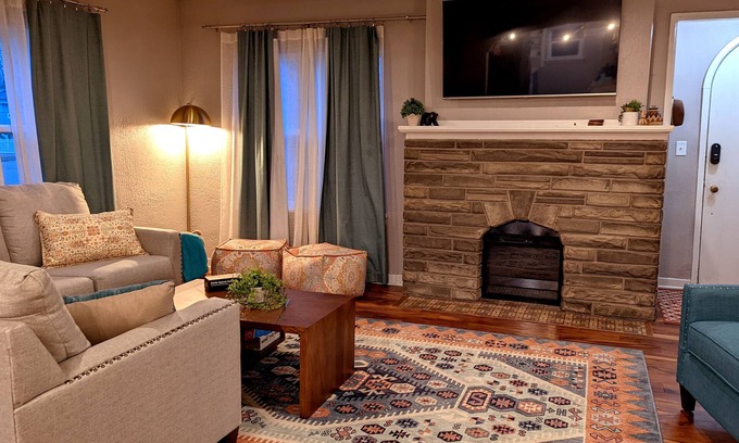 Sioux Falls Cottage | Comfortable & Convenient Home : Sleeps 15