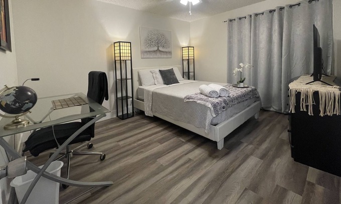 Riverside House | Comfortable get way /Business class/ Family with Free Wi-Fi.