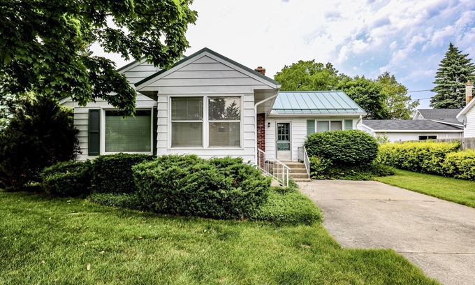 Charlevoix House | Comfortable home close to all attractions in Charlevoix