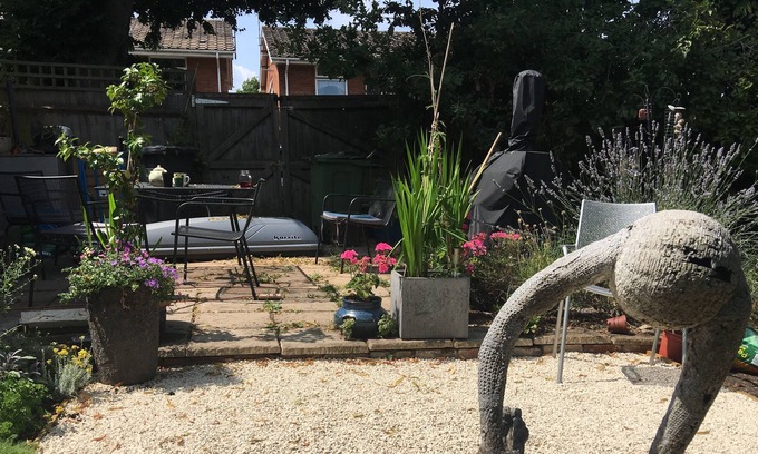 Gloucester House | Comfortable King in Kingsholm Gloucester