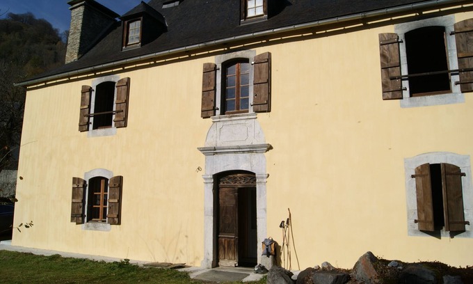 Aucun House | comfortable lodging facing mountain hiking cycling, cross-country skiing snowshoeing