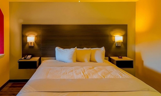 Sweet Home Hotel | Comfortable Room near H-E-B with Outdoor Swimming Pool and Free Parking