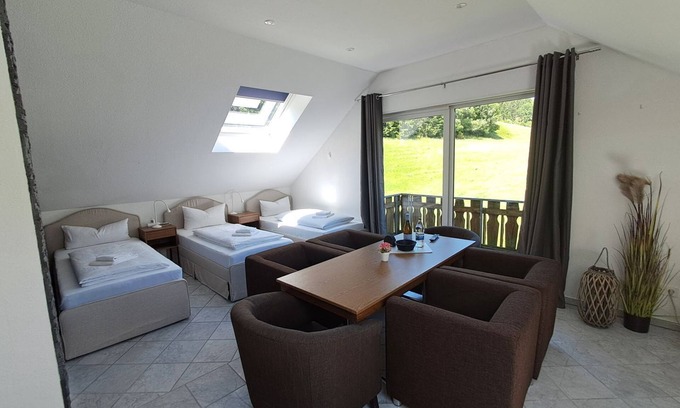 Zueschen House | Comfortable rooms with kitchen - perfect for relaxation, work and exchange -