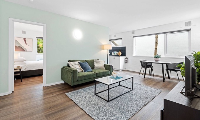 Parkville Apartment | Comfy 1-Bed Unit with Balcony and Parking