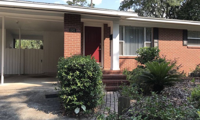 Lakewood House | Comfy 3/2, recently refurbished, WOW!