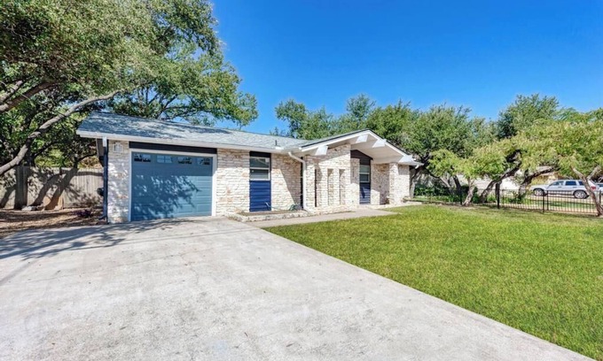 McNeil House | Comfy 3BR Home near Lakeline & Dell Children's